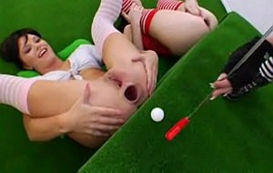 Sexo anal y golf: la combinación ideal para dos buenos