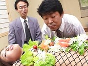 Japonesas usan sexo y comida
