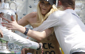 A FEMEN tampoco le gusta la Eurocopa