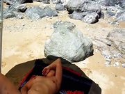 Muchas pajas en las playas nudistas